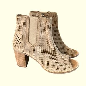TOMS Booties Boots Majorca Peep-Toe Perforated Booties Stucco Suede - Tan size 7